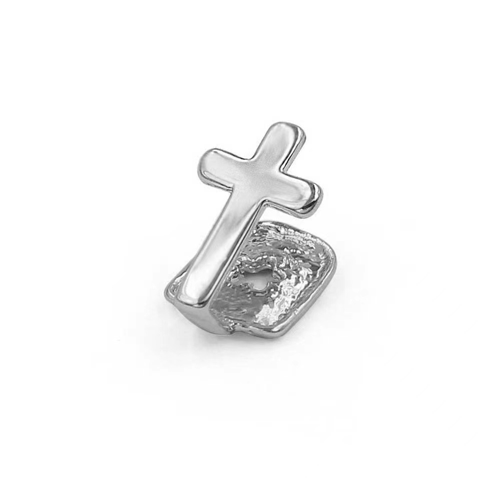 Cross-shaped heart-shaped hollowed-out upper teeth, smooth lower teeth, hip-hop braces, grillz18k electroplated vampire dentures Specification drawing