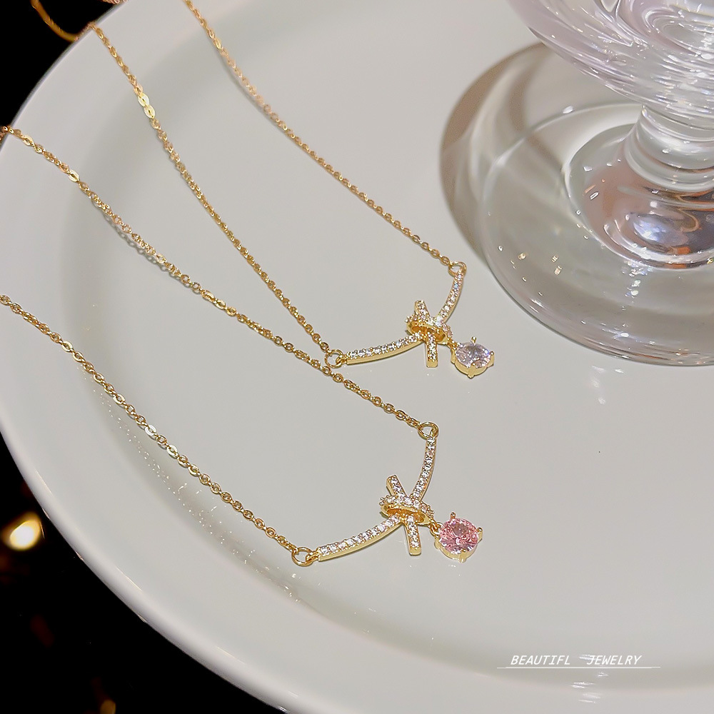 "Light luxury 'Tears of Beauty' Goddess Necklace, a unique gift for a girl's girlfriend, sweet zircon pendant, elegant collarbone chain. full figure