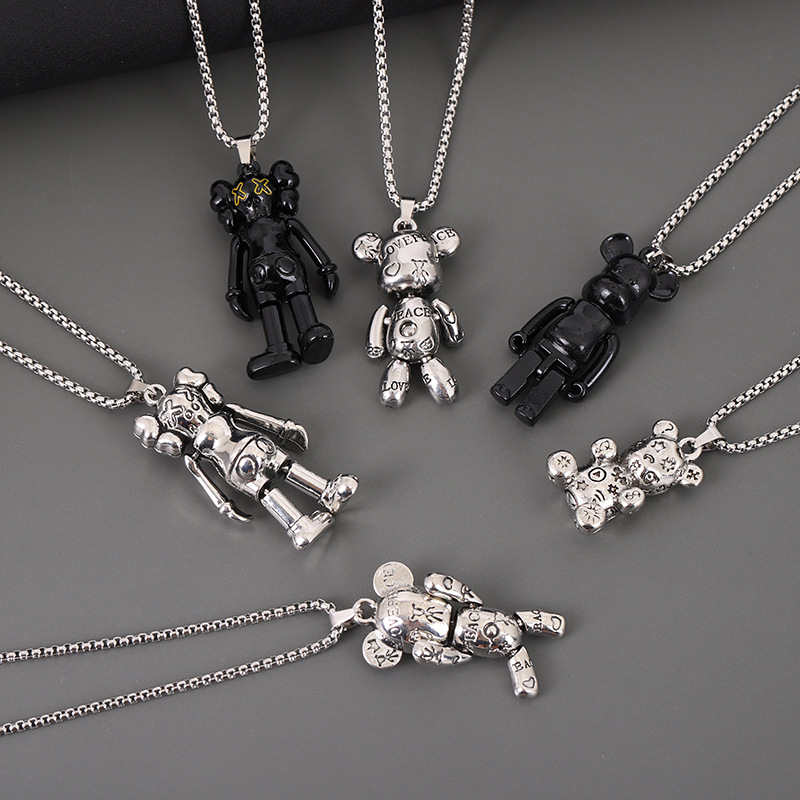 Wholesale of popular violent bear titanium steel necklaces in Europe and America, featuring cute cartoon and niche designs, long sweater chain necklaces for couples full figure