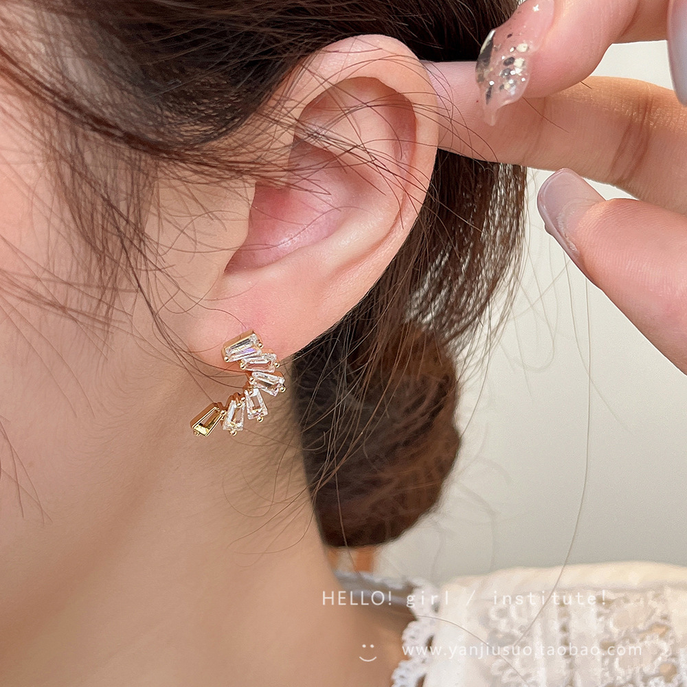 Exquisite zircon stud earrings for women's summer, a niche design of earrings, a new style of trendy, light luxury and high-end accessories in 2025 details Picture