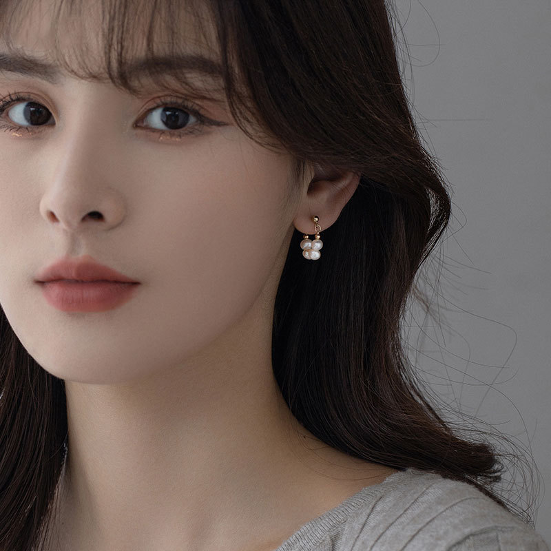 French tassel pearl earrings, a high-end, light luxury and niche style for women, stud earrings with a sense of design, and silver needle earrings Application Scenario