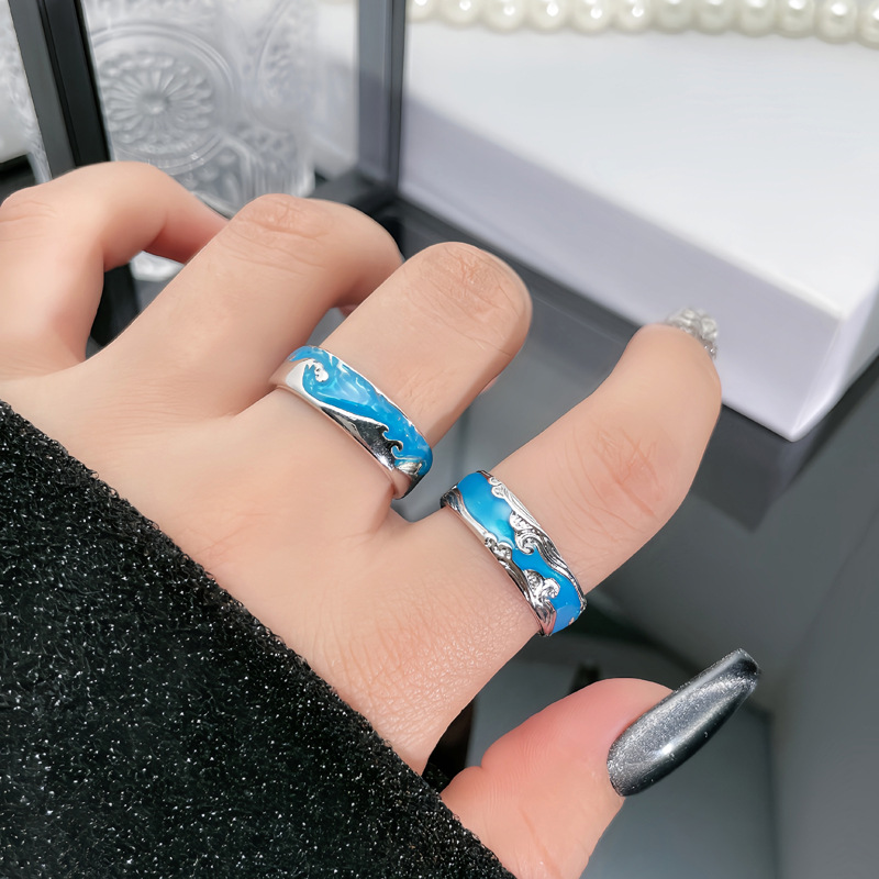 Fashionable couple rings, sea blue glazed wavy, unique and cool open rings, gender-neutral and niche rings Application Scenario