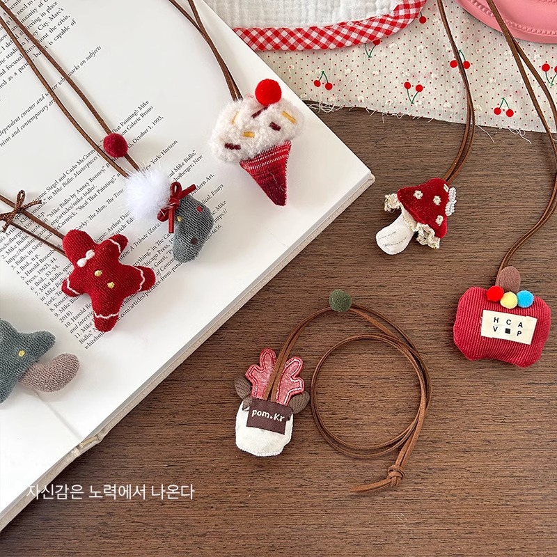 Christmas atmosphere Christmas tree fabric necklace for women, cute cartoon all-purpose necklaces for autumn and winter, holiday accessories sweater chain Application Scenario