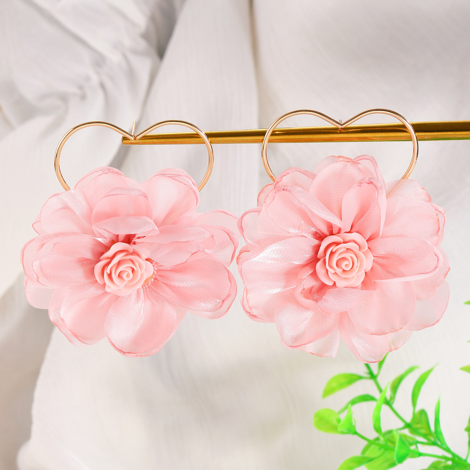 Best-selling fabric, gauze, flower and leaf earrings, heart-shaped stud earrings, sweet lace earrings for women on cross-border TEMU from Europe and America Application Scenario