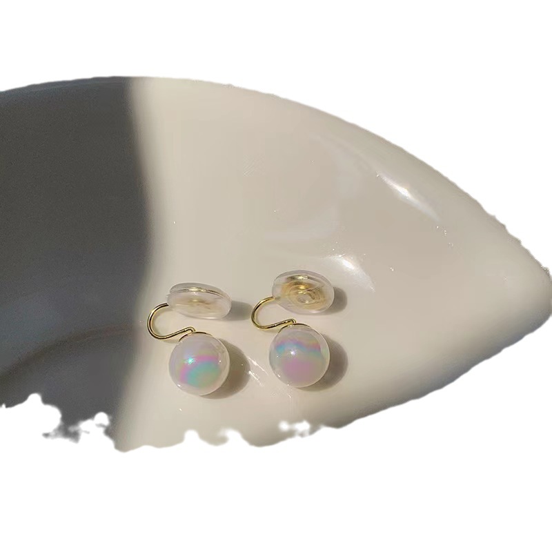Mermaid Princess Pearl Elegance Ear clips, no ear holes, high-end, simple, trendy girl's niche design earrings Item Picture
