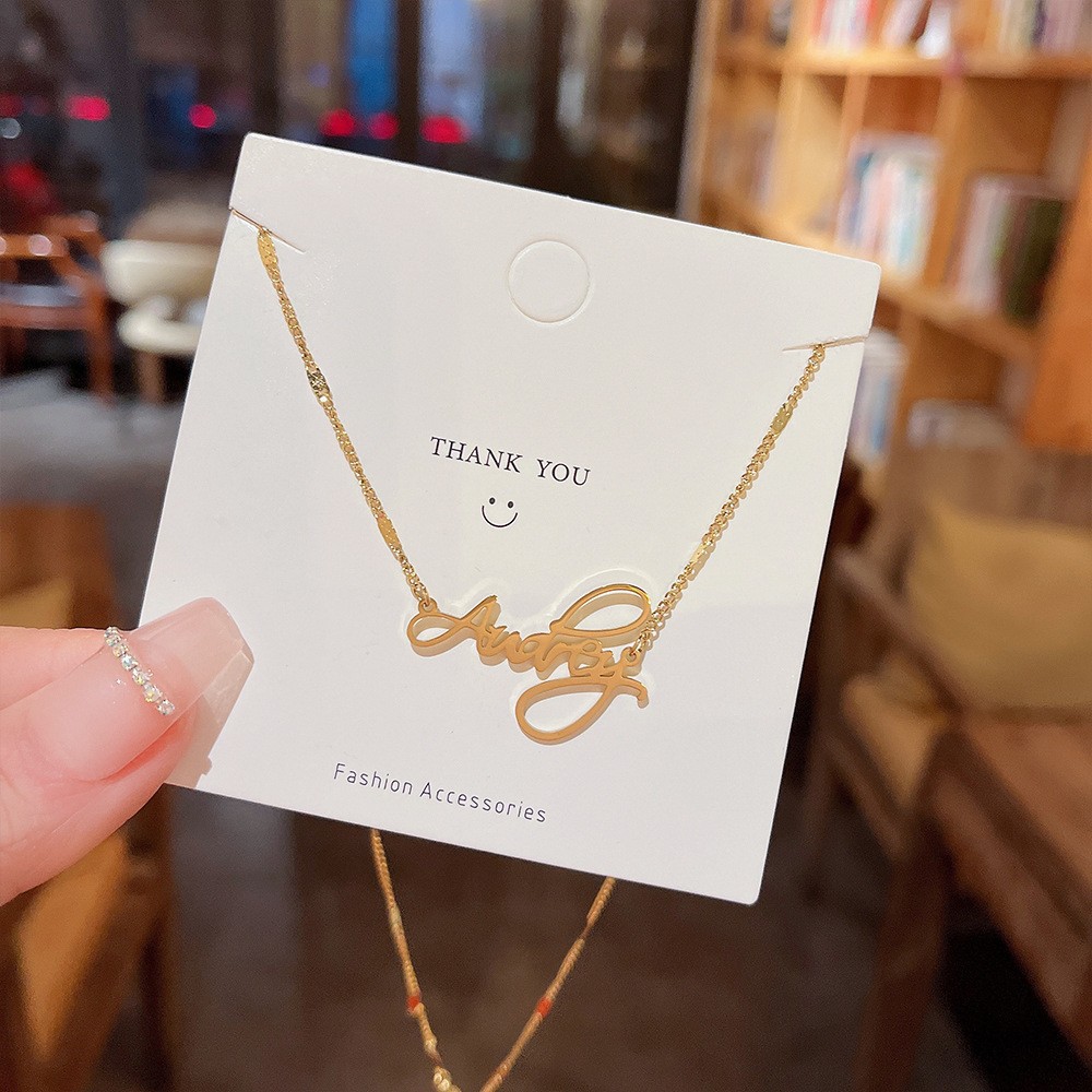 This popular English letter necklace is made of 18k real gold with electroplating. It is simple and individual, with a cold collarbone style. It is a necklace for women Application Scenario