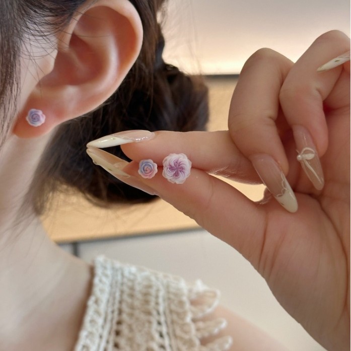 Spring and summer exquisite butterfly rose ear studs, unique and small, versatile design, fresh and sweet earrings and earrings Specification drawing