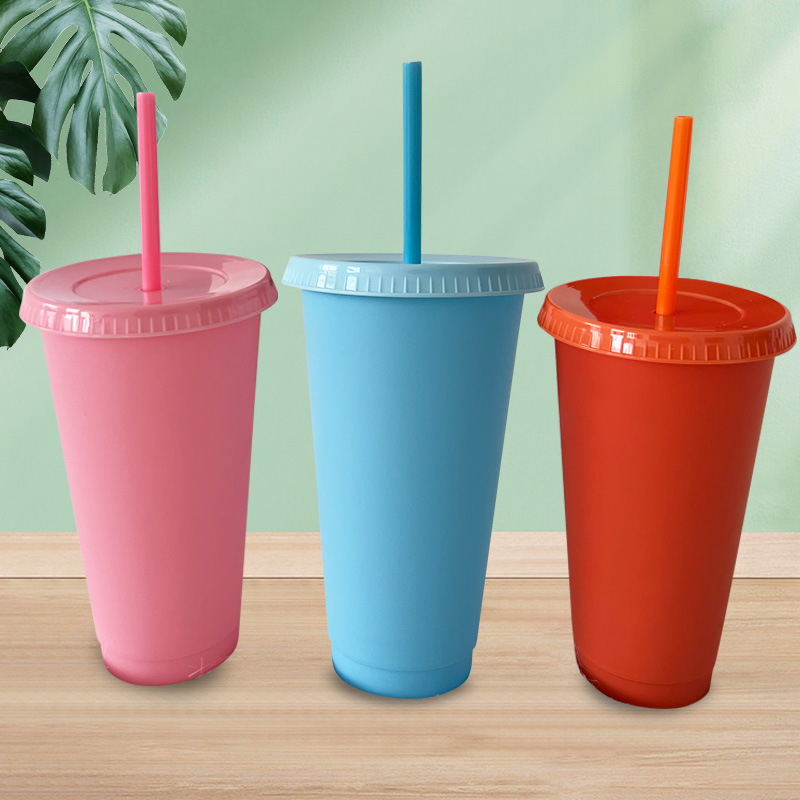 Wholesale solid-color plastic cups with straws, simple, fashionable and individual straw cups for girls, drinking cups 24oz solid-color PP cups full figure