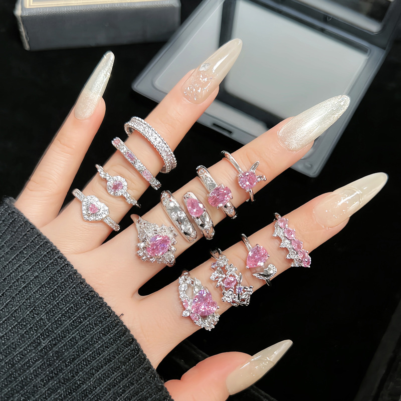 The exquisite and sweet pink diamond open-top ring exudes a sense of high-end sophistication for women, with a light luxury temperament and a niche design sense. It's a trendy ring for best friends details Picture