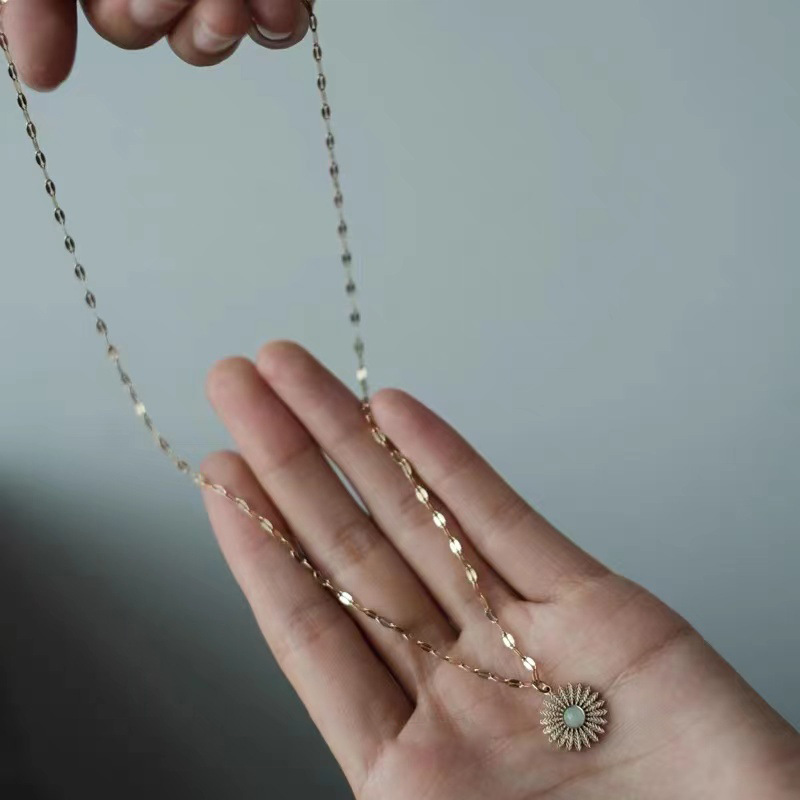 The micro-inlaid zircon necklace, women's collarbone chain, light luxury sunflower green, elegant and trendy accessory, new style Specification drawing