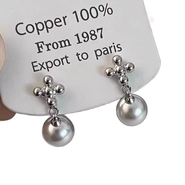 Pearl pendant, cross flower stud earrings, the same style as Ouyang Nana's earrings, French niche design, high-end style earrings Item Picture