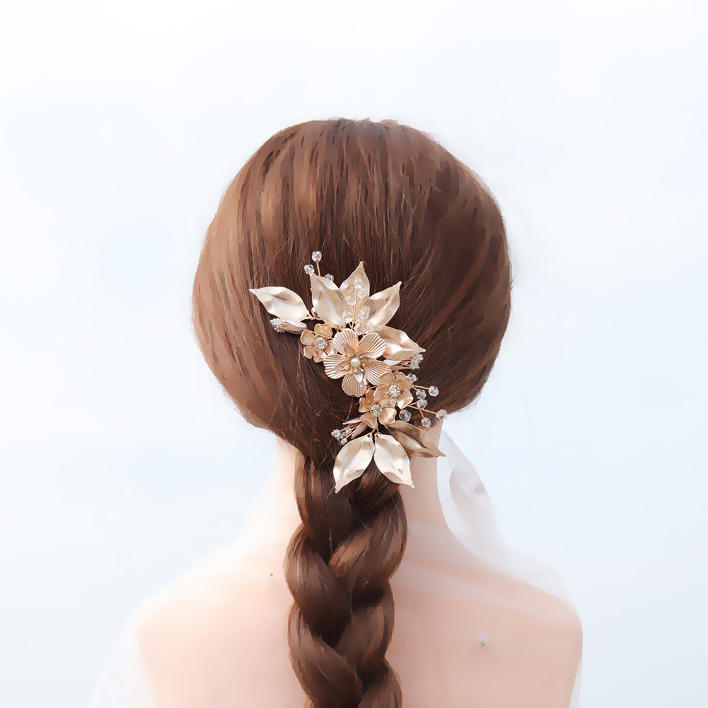 miallo high-end bridal hair accessories, creative hair combs, golden flower hand-inserted combs, European and American wedding veil accessories details Picture