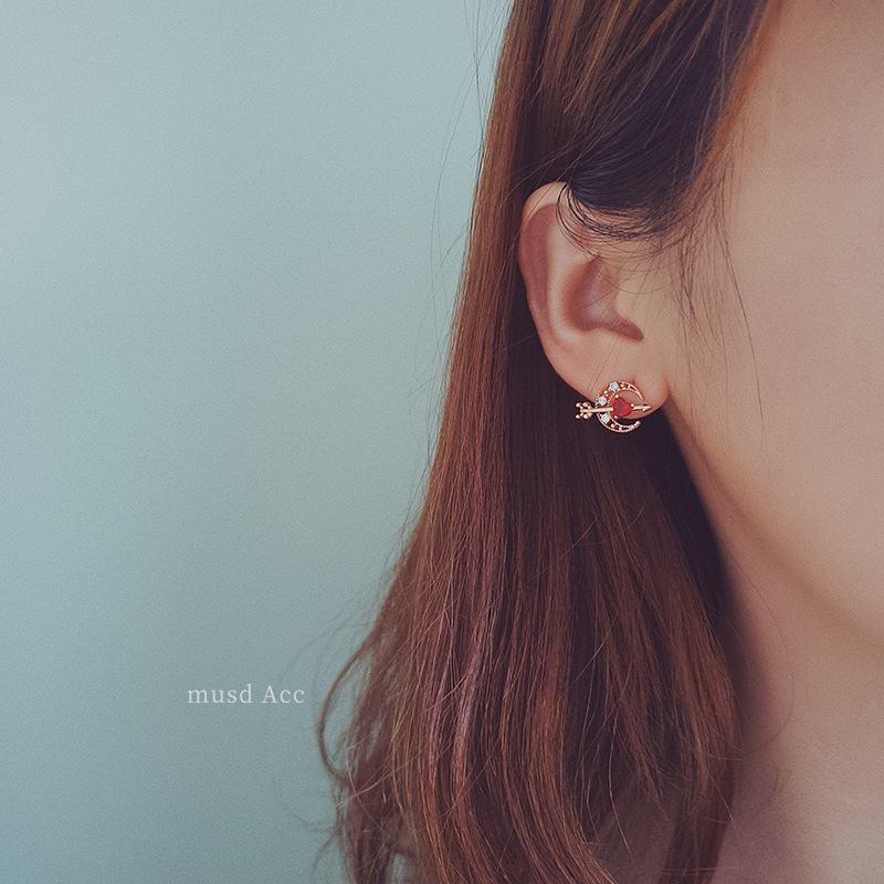 Japanese and Korean niche design zircon earrings with hearts, popular Instags-style stud earrings, small and short personalized earrings for girls details Picture