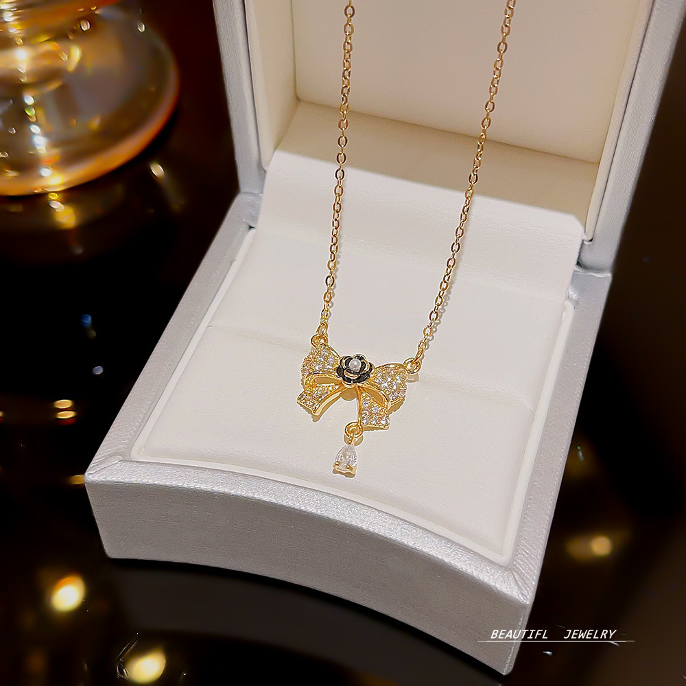 Bow pendant, light luxury and niche design sense, new collarbone chain, popular neckchain accessory, elegant necklace accessory for women full figure