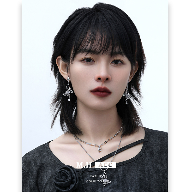 Silver needle hollowed-out butterfly 925 earrings, high-end Korean-style fashionable, sweet and cool, InS-style earrings, elegant and fresh earrings details Picture