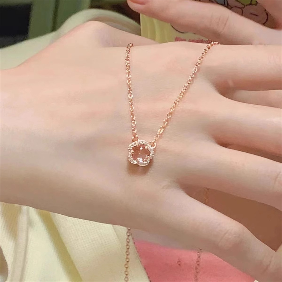 Romantic Zircon cherry blossom necklace for women, new light luxury peach blossom pendant collarbone chain, niche high-end feel, versatile necklace trend Application Scenario