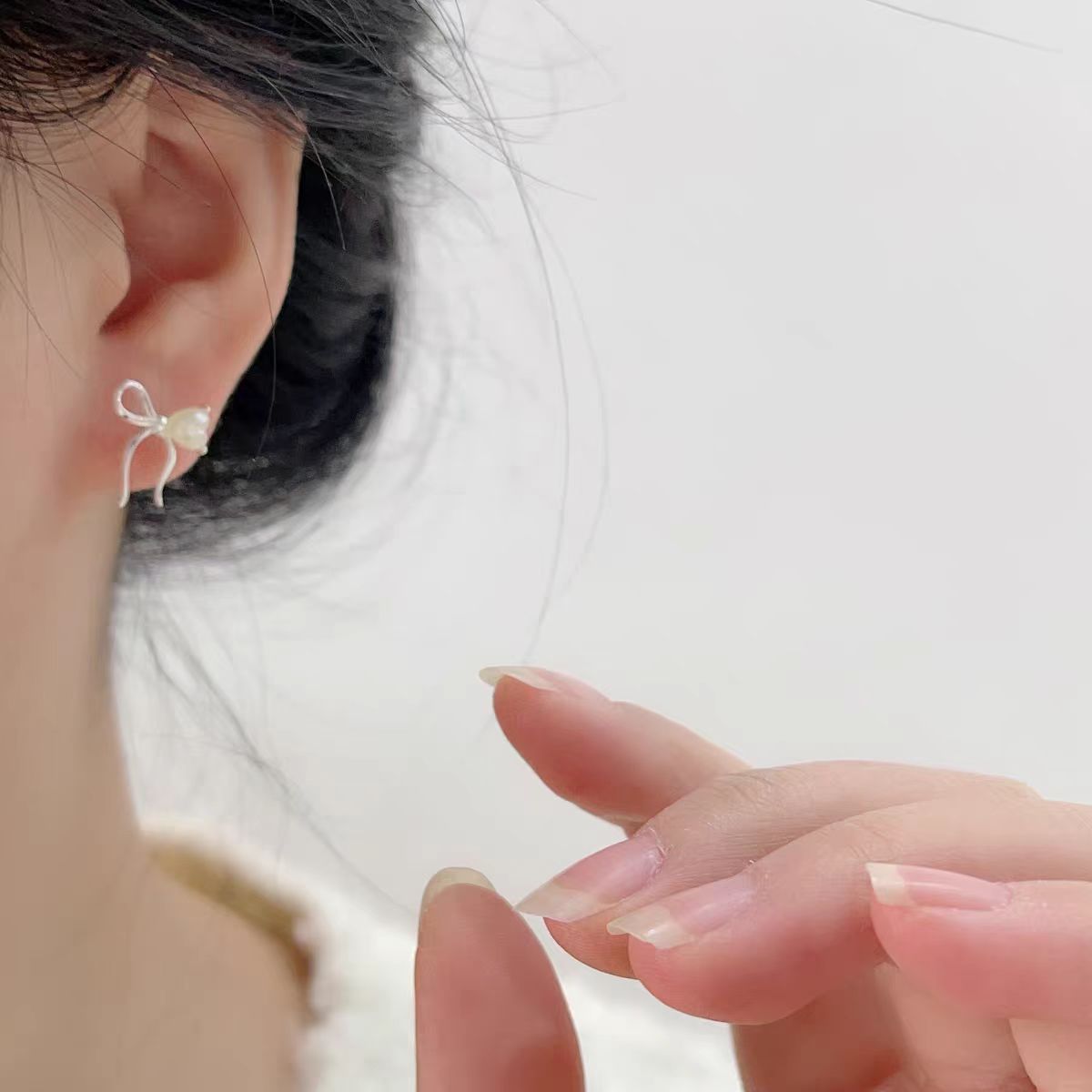 New 925 bright heart-shaped pearl bow stud earrings for women, sweet and unique, irregular earrings, trendy details Picture
