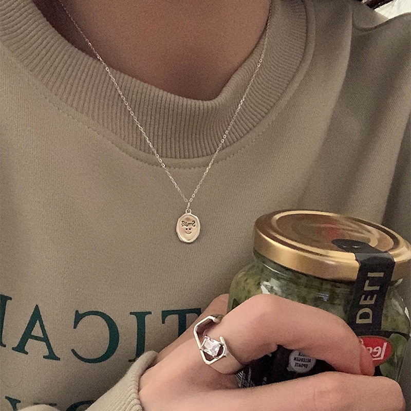 Simple and niche oval-shaped smiling silver sweater necklace, 2023 new style, versatile and stylish layering necklace, ins Specification drawing