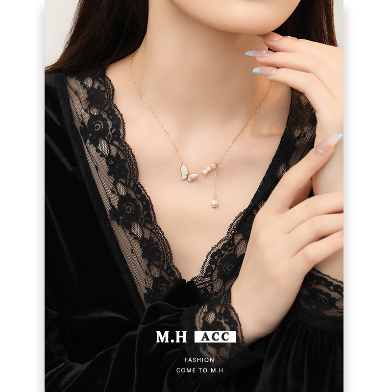 Asymmetrical mother-of-pearl butterfly pearl necklace, women's ins style Korean high-end collarbone chain, copper gold-plated fashionable pendant full figure