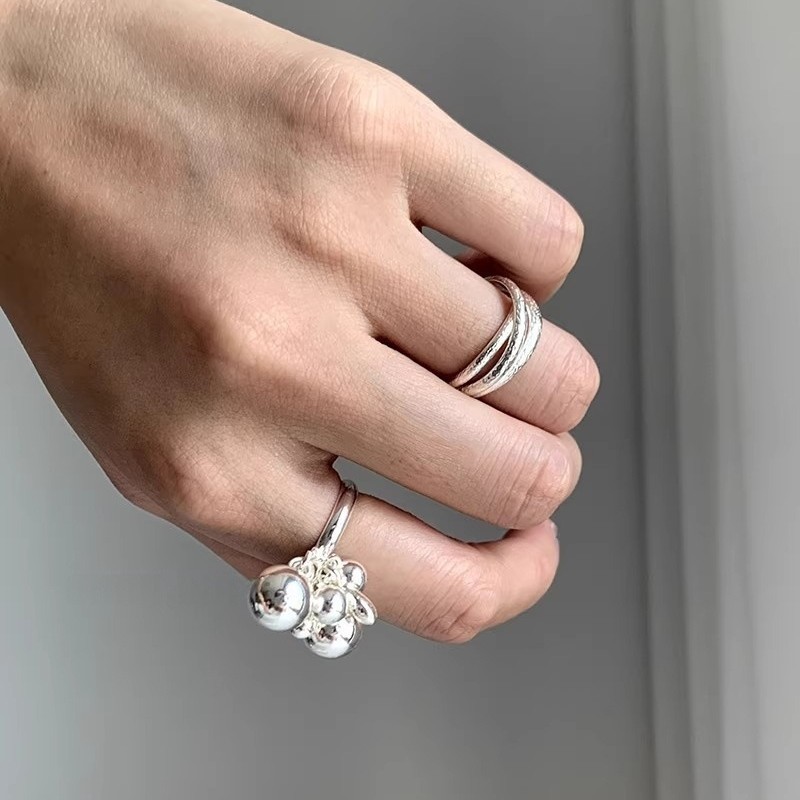 This multi-bead ring is the same as the one worn by a South Korean blogger. It features a niche design for women, exuding a sense of high-end elegance, simplicity, individuality and a cold style details Picture