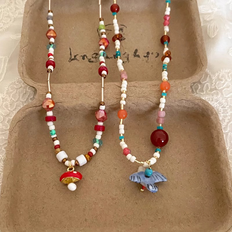 Spring and summer niche handcrafted colorful summer beaded necklace for women, creative, cute and versatile, retro and ins versatile collarbone chain Application Scenario