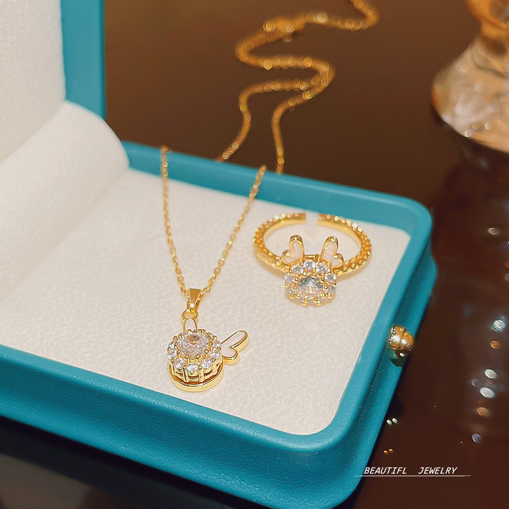 Rotatable high-end French Dragon Year necklace for women, 18K gold, versatile zodiac Dragon Year collarbone chain, ins necklace details Picture