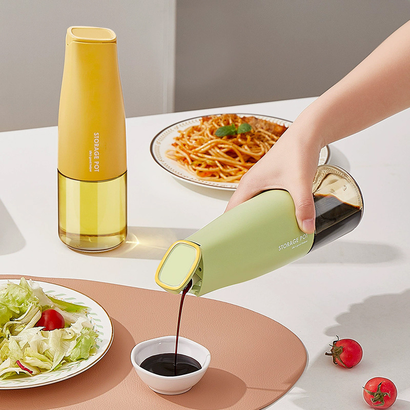 Cross-border wholesale automatic opening and closing glass oil pot, household kitchen soy sauce and vinegar bottle, large-capacity leak-proof and oil-free oil pot Application Scenario