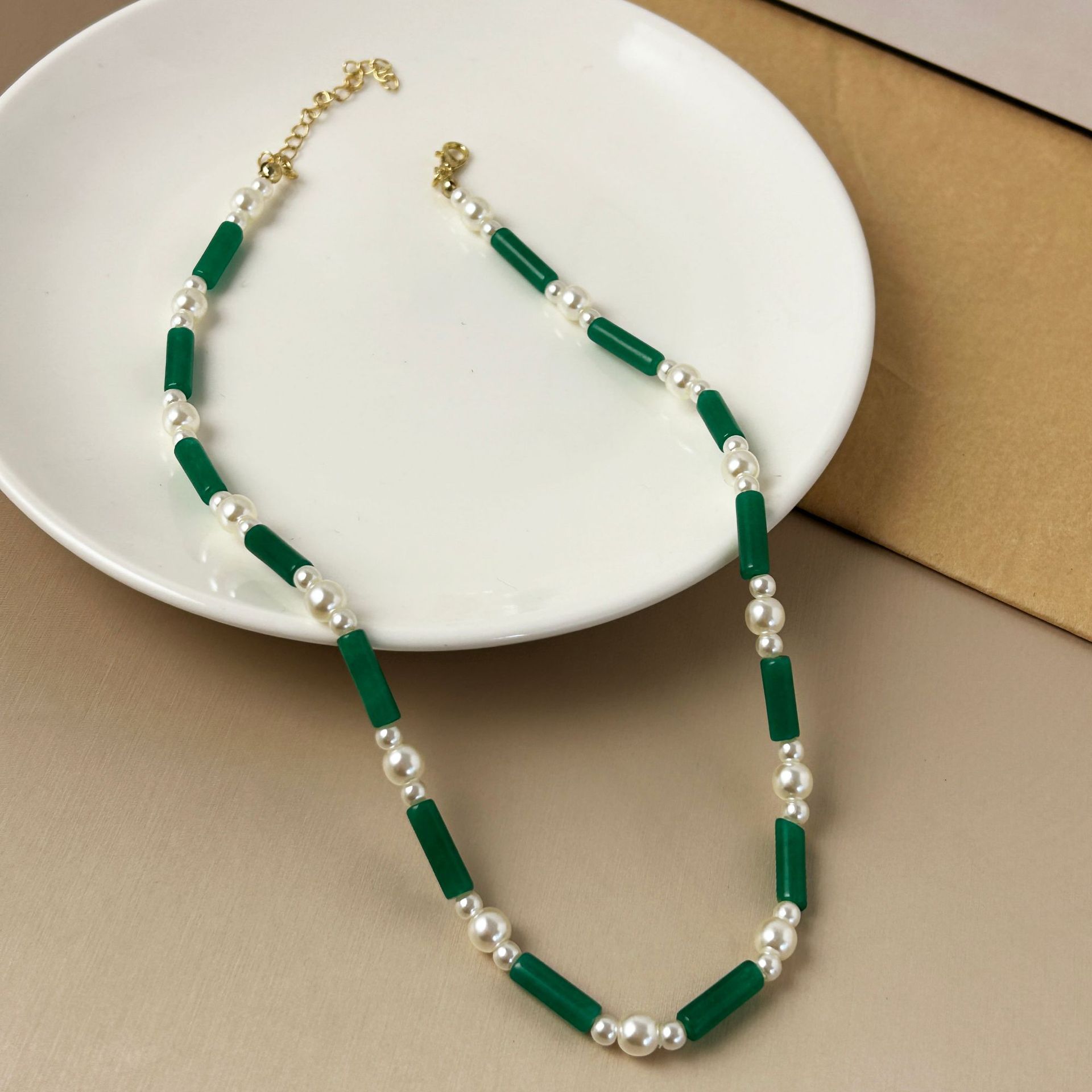 Niche design sense, glass beaded pearl necklace, women's lucky number 7 pendant, collarbone chain, neck chain accessory Application Scenario