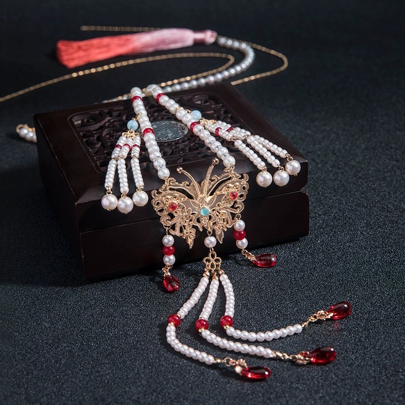 "Feng Lai Yi" Traditional Chinese style red lion and butterfly necklace, autumn and winter Hanfu cheongsam, horse face skirt, back cloud tassel accessory Application Scenario