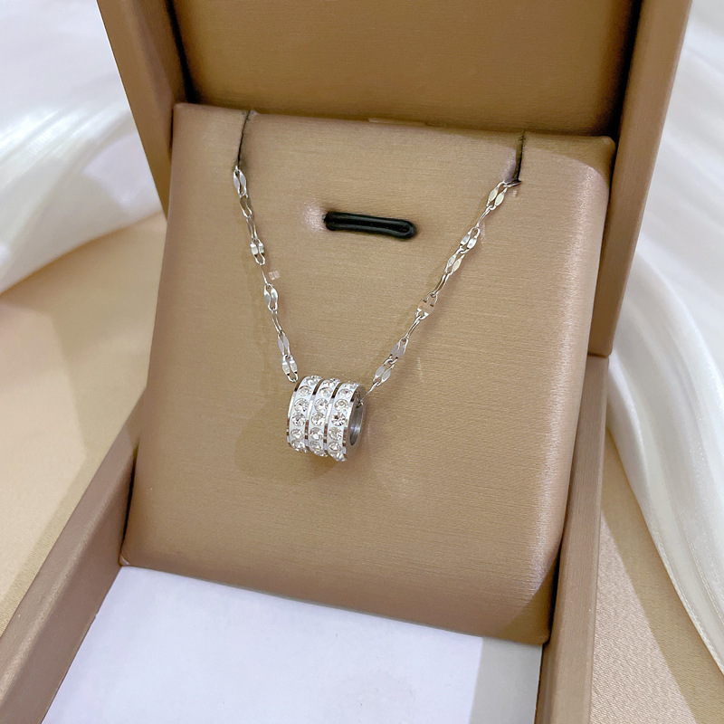 【 All-titanium Steel 】 Three-ring mini Waist, minimalist style, real gold necklace inside the furnace, female Instagram influencer collarbone chain Application Scenario