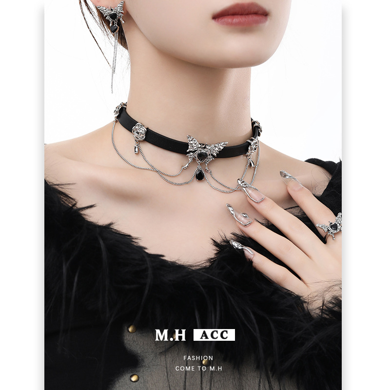 Original style personalized butterfly black heart necklace, sweet and cool girl choker collar, dark style leather collarbone chain full figure