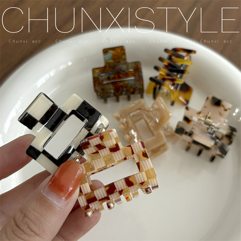 Korean leopard print checkerboard acetate square small hair clip, Japanese elegant style, half-tied hair clip at the back of the head Specification drawing