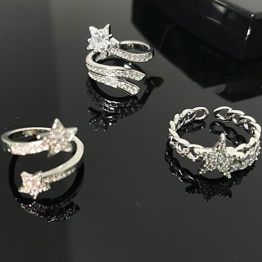 A star-studded studded ring for women's ins set with a high-end feel. It features a shiny five-pointed star opening and adjustable double-ring rings Specification drawing