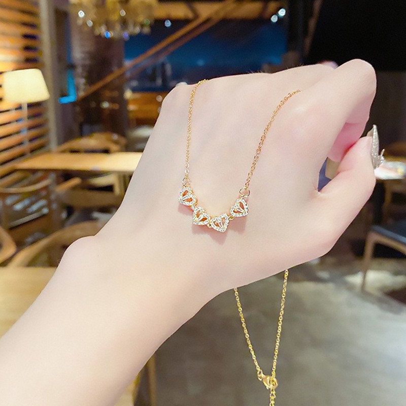 Four-leaf Petal is a multi-wear heart-shaped necklace that is versatile for women, featuring a niche design and a high-end accessory pendant. It is a best-selling necklace Specification drawing