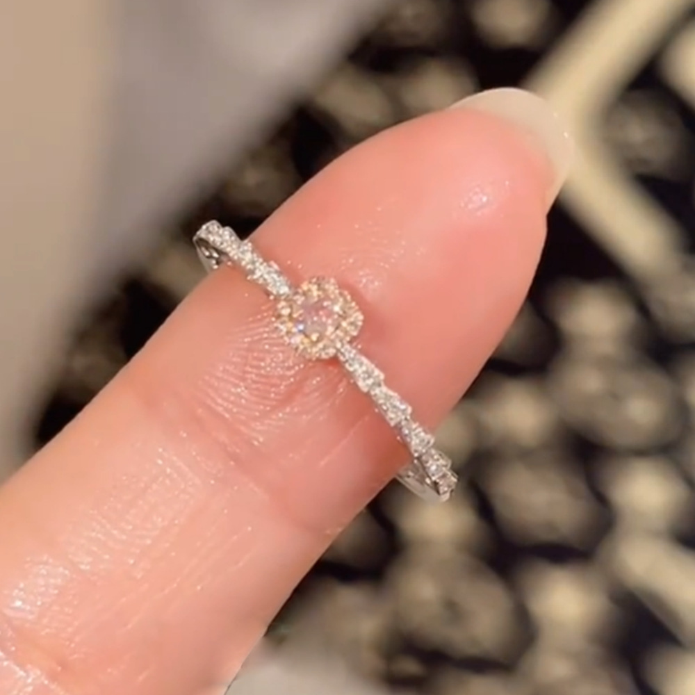 The dazzling pink zircon ring is a new, niche design index finger ring for women. It is unique, fashionable, individual and high-end Application Scenario
