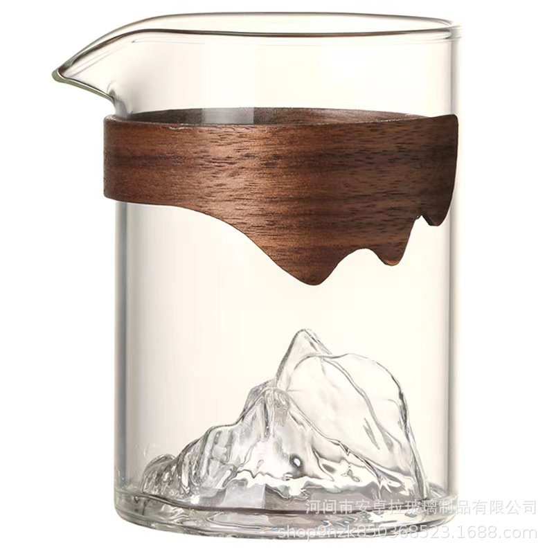 Large glass fair cup for viewing mountains, household anti-scald tea dispenser, thickened high borosilicate tea dispenser, public cup and tea strout set Item Picture