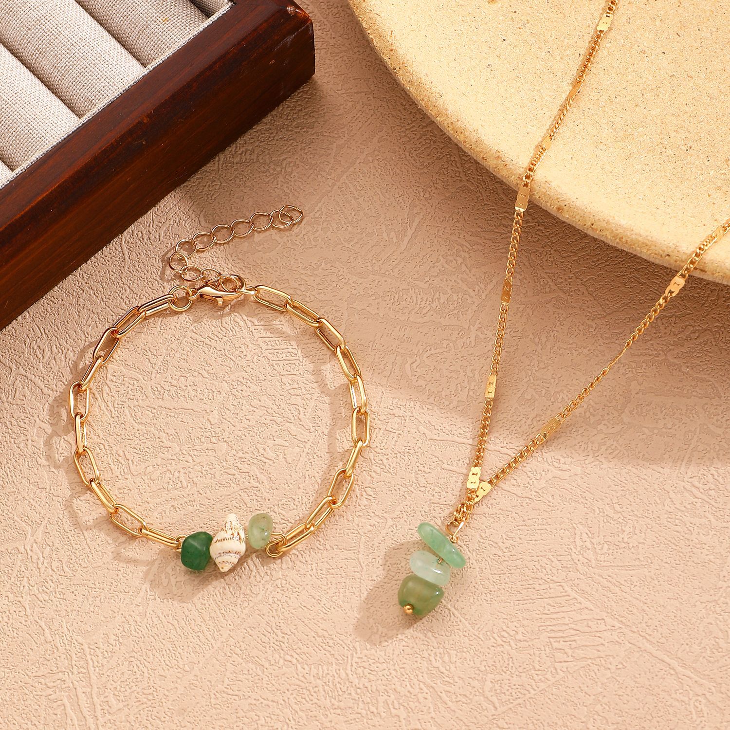European and American cross-border jewelry, green crystal conch bracelet necklace, two-piece jewelry set, women's jewellery Application Scenario