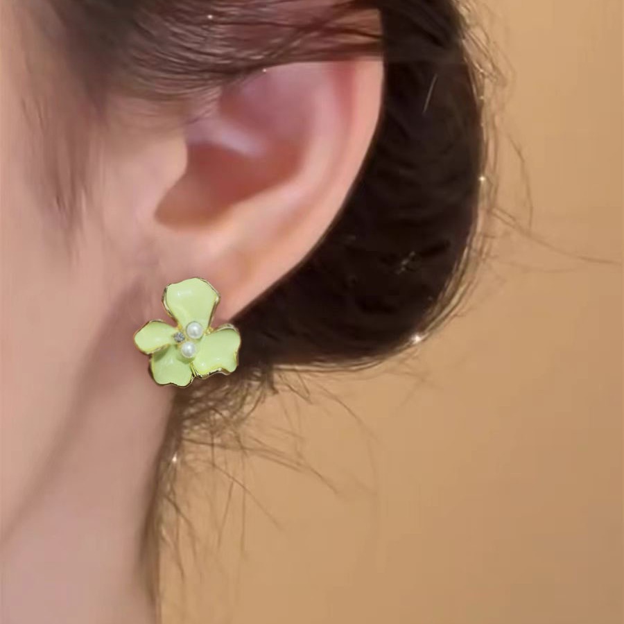 Exquisite and high-end iris earrings, summer Japanese and Korean fresh oil-dripping pink cherry blossom earrings, pearl stud earrings Application Scenario
