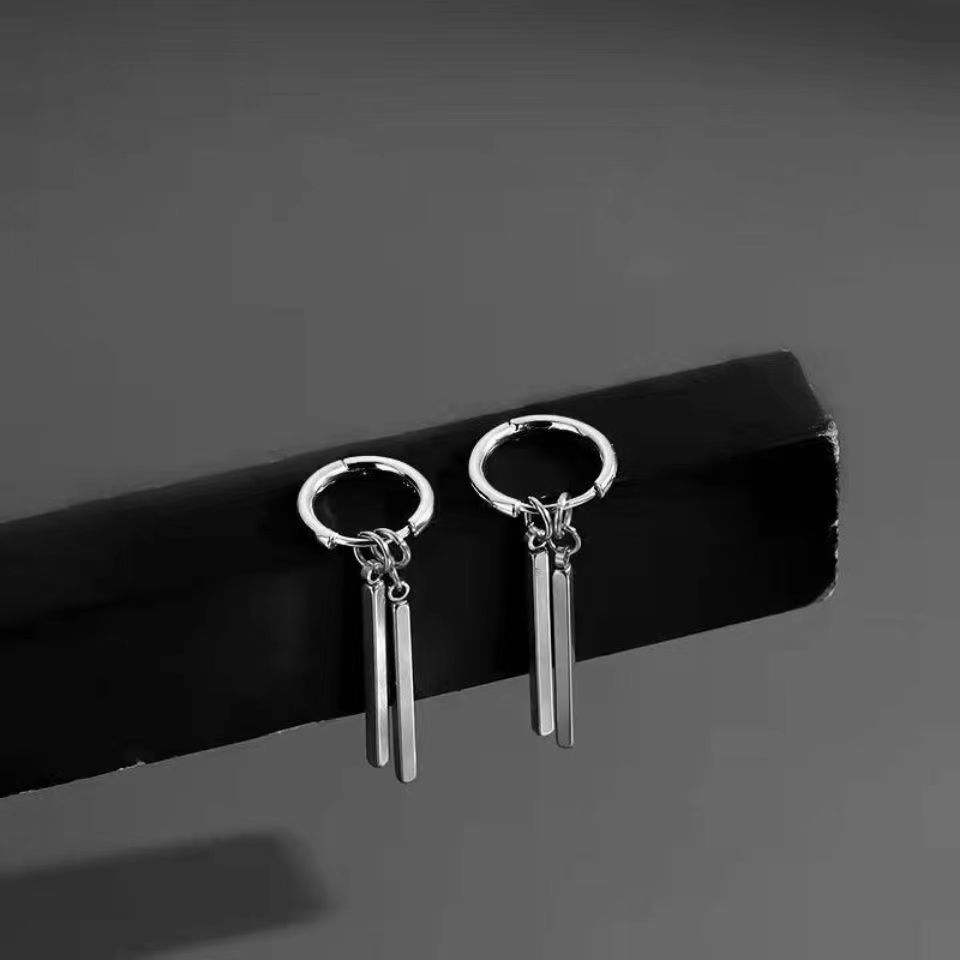 Minimalist men's trend, double ear buckles, women's Instagram design, punk cold style, single ear buckles, versatile ear rings for men Application Scenario