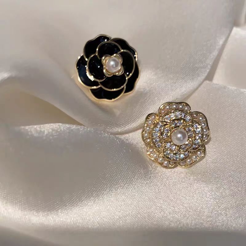 Light luxury high-end design earrings, asymmetrical camellia stud earrings, goddesses' temperament, gentle and romantic earrings Application Scenario