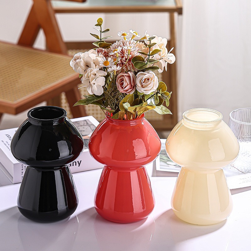 Light luxury glass vases, simple and creative irregular vases, living room table flower arrangement decorative items, wholesale vases Application Scenario