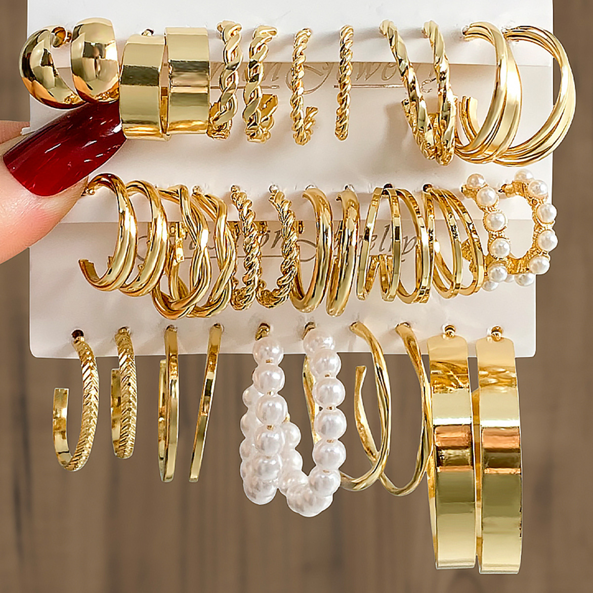 A new cross-border square geometric retro imitation pearl earring set with European and American creative twisted metal ear loops full figure