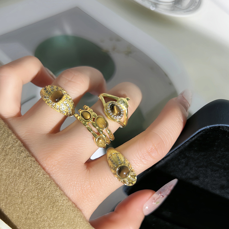 The mid-style brushed tiger's eye stone ring for women features a light luxury and niche design. The retro gourd is exquisite and versatile, making it a trendy index finger ring details Picture