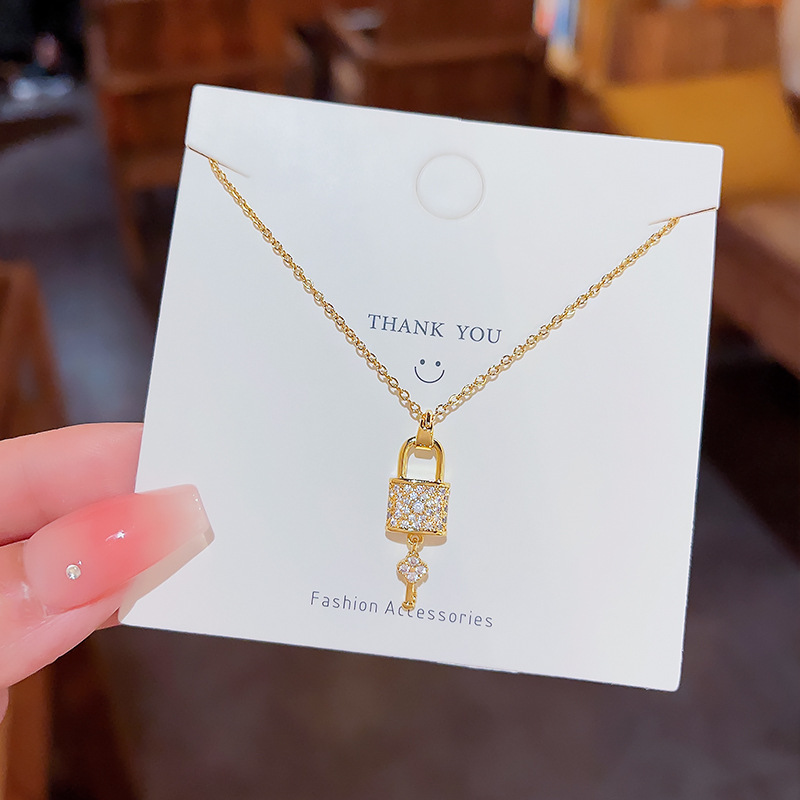 Titanium steel non-fading necklace, women's niche light luxury, niche design sense pendant, Instagram trendy Internet celebrity key lock collarbone chain full figure