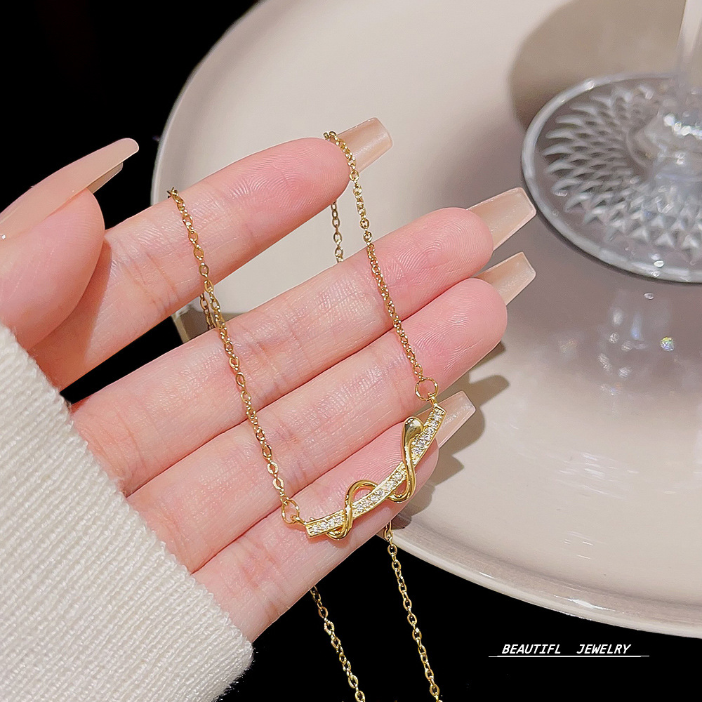 A new minimalist twist necklace in the cold style of Instagram for women, featuring a light luxury and niche design. It's a cute and versatile collarbone chain Specification drawing