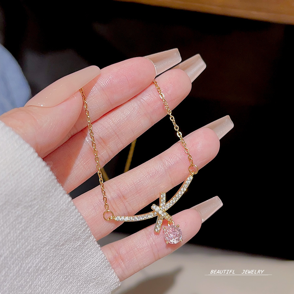 "Light luxury 'Tears of Beauty' Goddess Necklace, a unique gift for a girl's girlfriend, sweet zircon pendant, elegant collarbone chain. Specification drawing