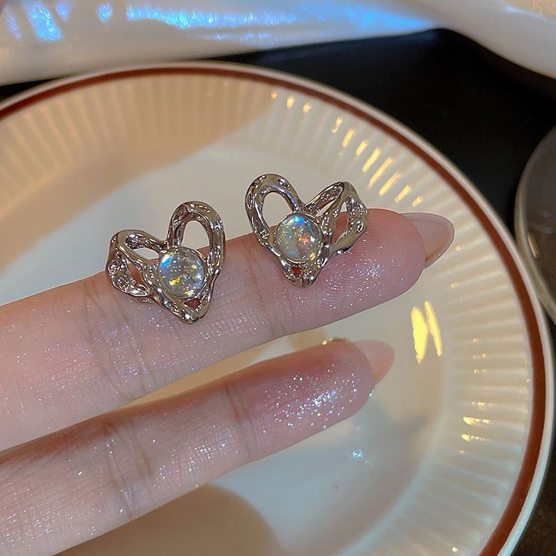 s925 Irregular heart-shaped metal stud earrings with a unique design sense, a new style for women in 2025, versatile and cool Specification drawing