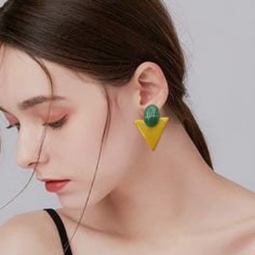 Square earrings, women's geometric high-end earrings, red to whiten, elegant, fashionable, unique and versatile earrings, new style Specification drawing