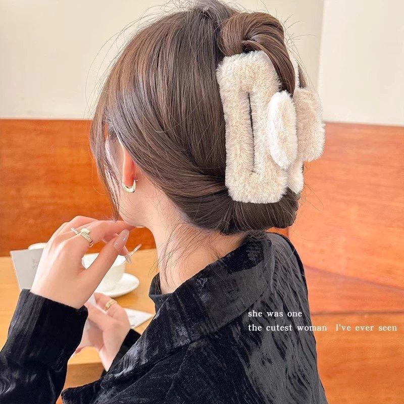Autumn and winter plush rectangular hair clip, women's back head updo hair clip, new shark clip, stylish and laid-back hair clip headwear Specification drawing
