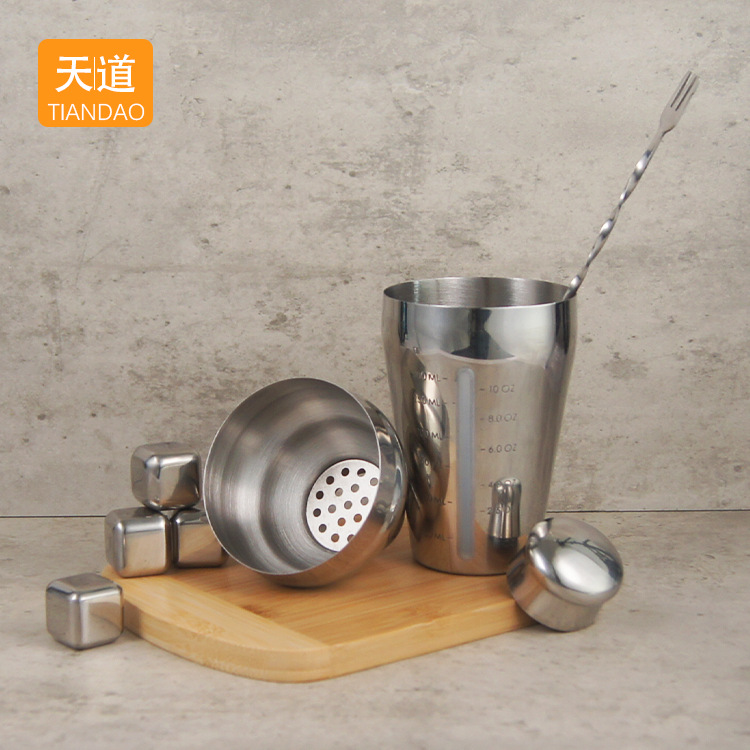 500ml stainless steel graduated shaker, European-style cocktail shaker, bar cocktail shaker set with scale Specification drawing